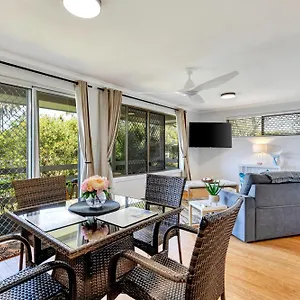 Sanctuary Lakes Fauna Retreat 3*, Urangan Australia